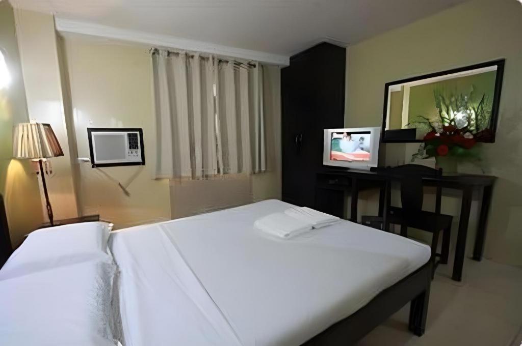 Sampaguita Suites Plaza Garcia Cebu Esterno foto